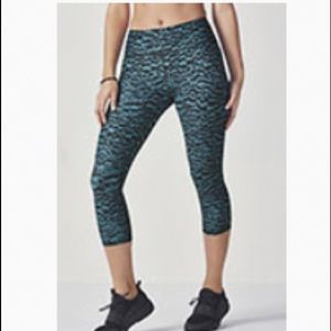 FABLETICS Define Mid-Rise Capri